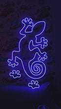 Load and play video in Gallery viewer, Salamander neon sign, lizard crawling on the wall neon sign, Reptile neon sign, Gecko neon sign, Iguana neon sign, Dragon neon sign
